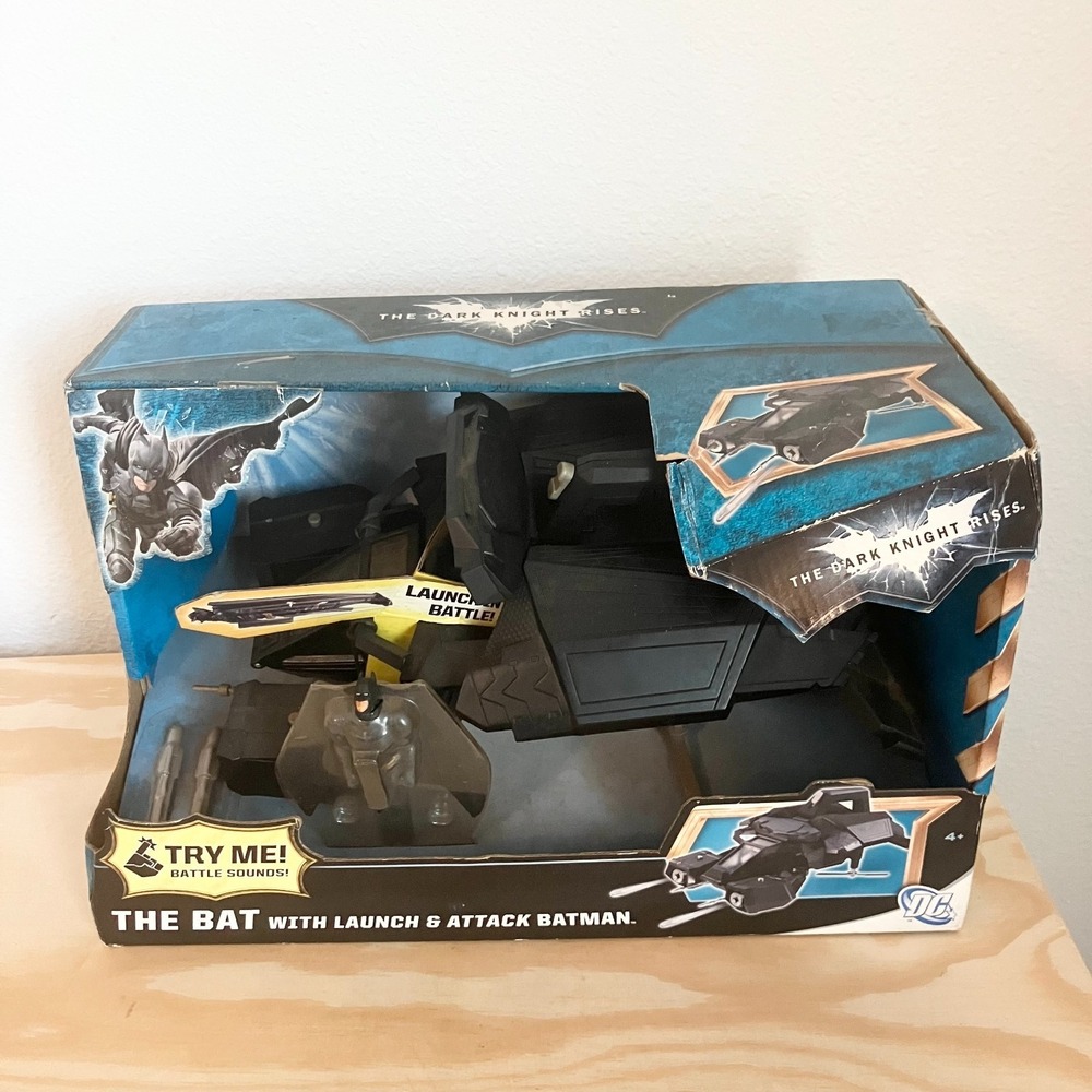 Mattel DC The Dark Knight Rises  The Bat  W/ Launch + Attack Batman 2011